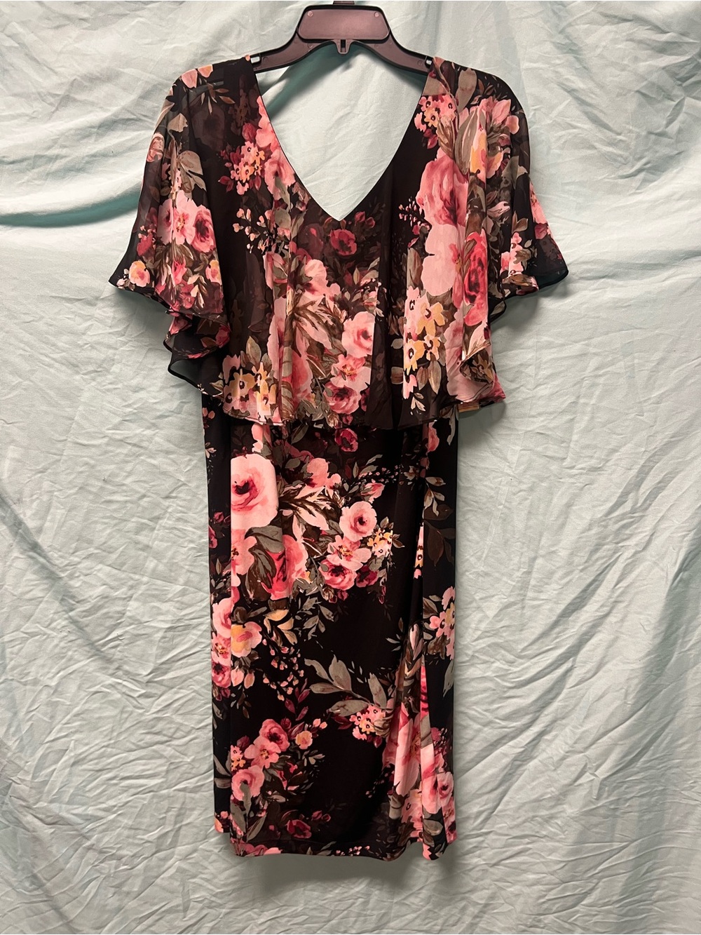 Women 2x Floral V-Neck Midi Dress in Black and Pink cape sleeves